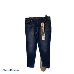 1822 NWT SKINNY SUMMER JEANS. Size 14